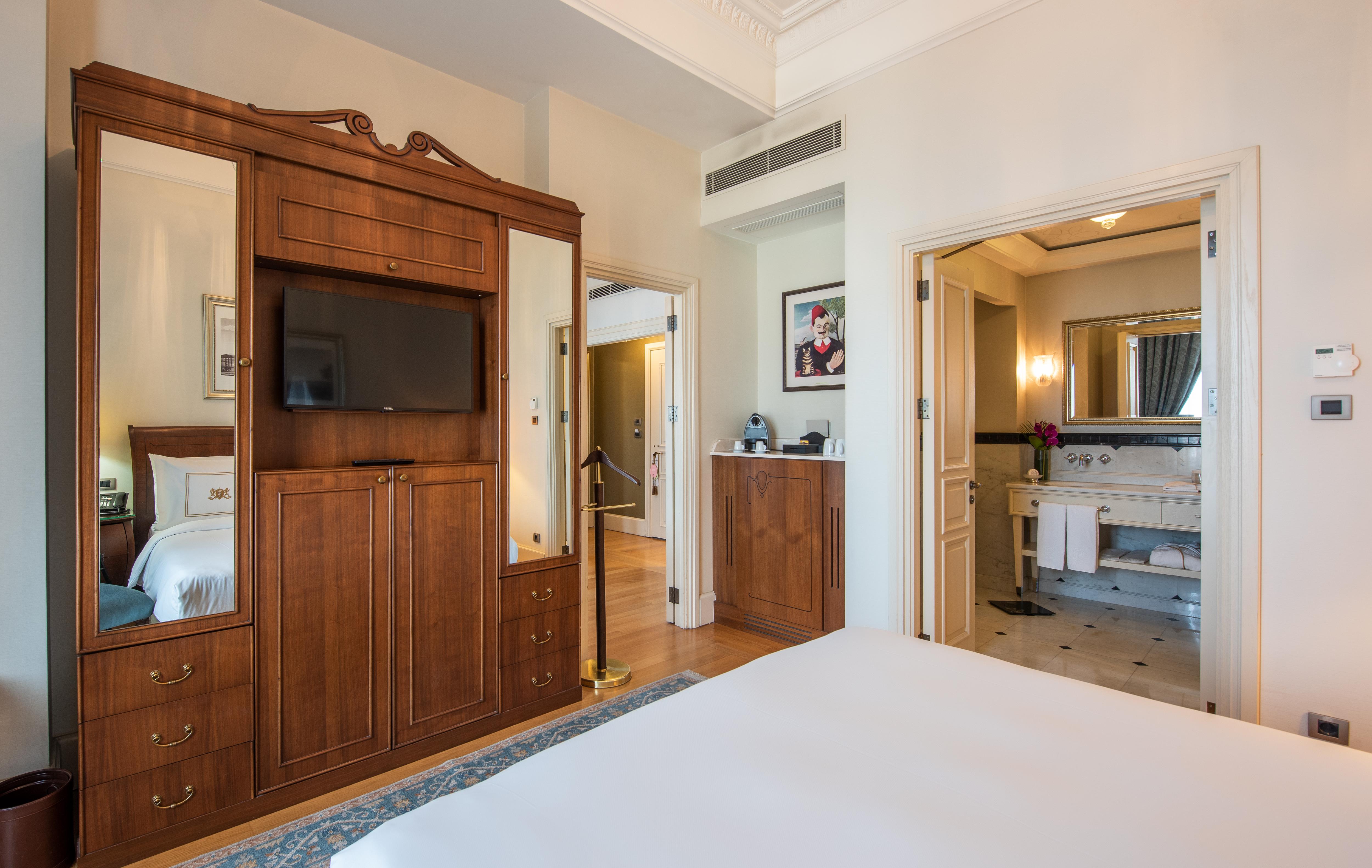โรงแรมเปรา พาเลซ อิสตันบูล ภายนอก รูปภาพ A room at the hotel