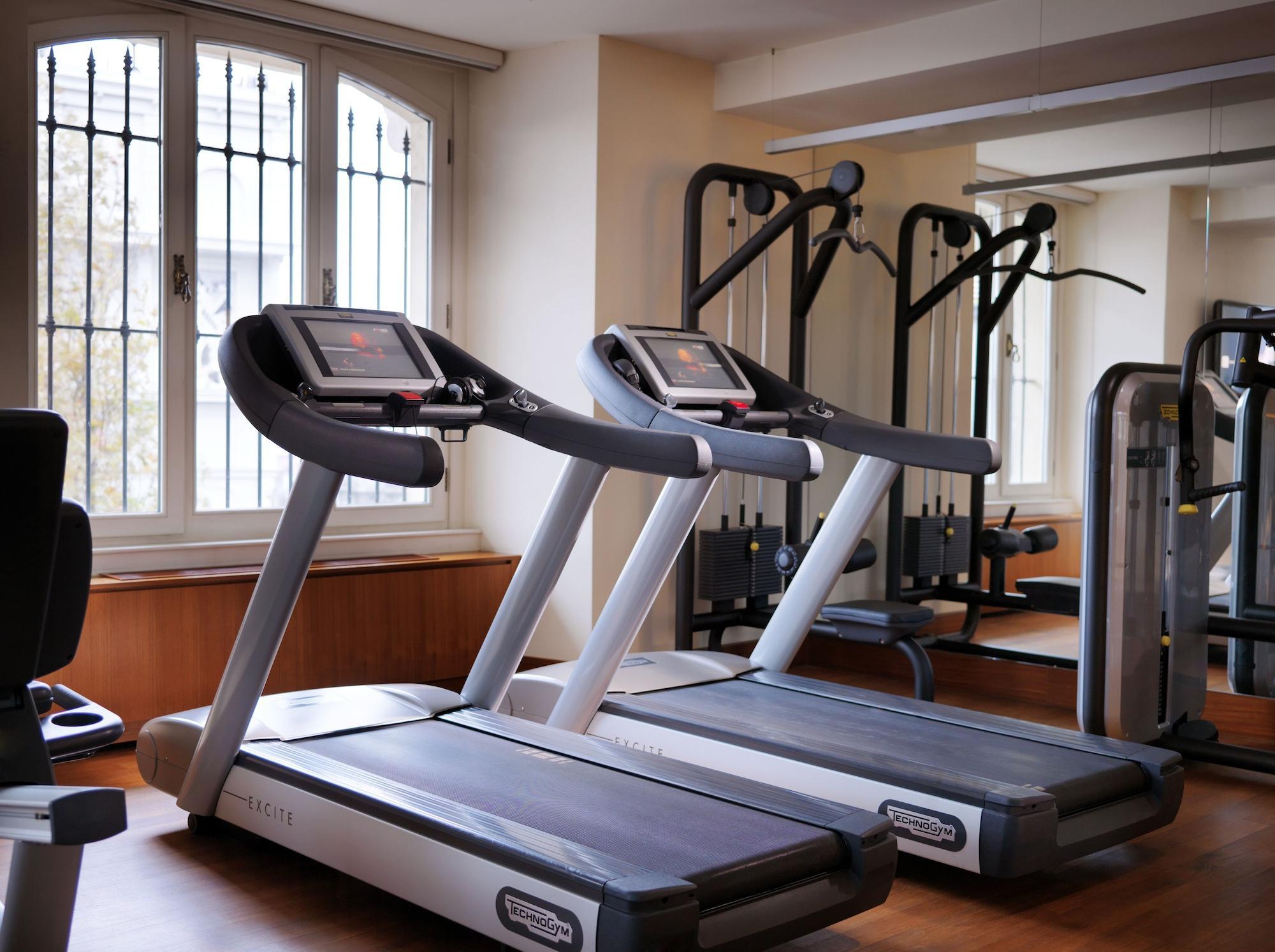 โรงแรมเปรา พาเลซ อิสตันบูล ภายนอก รูปภาพ A treadmill