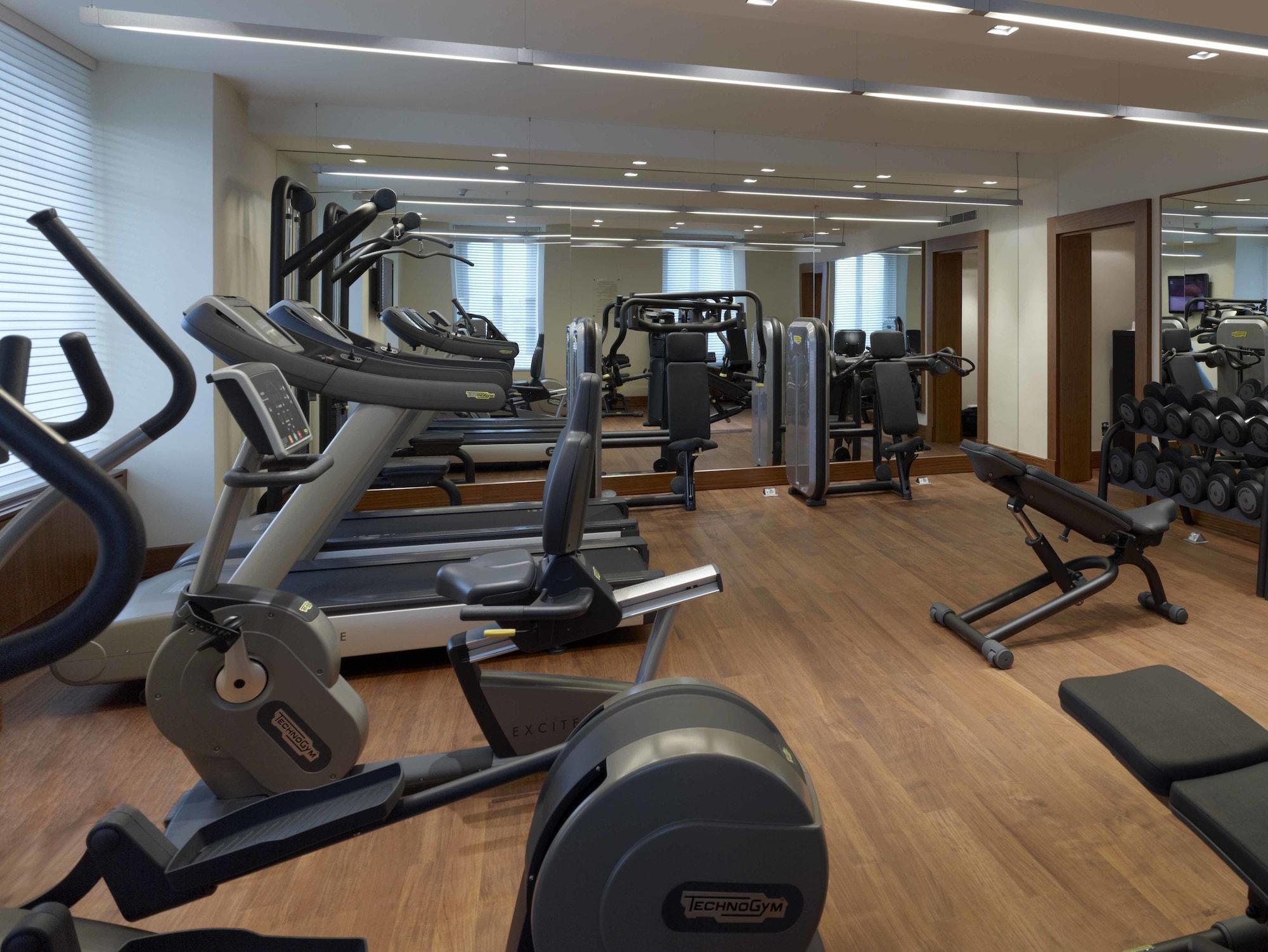 โรงแรมเปรา พาเลซ อิสตันบูล ภายนอก รูปภาพ The gym at the hotel