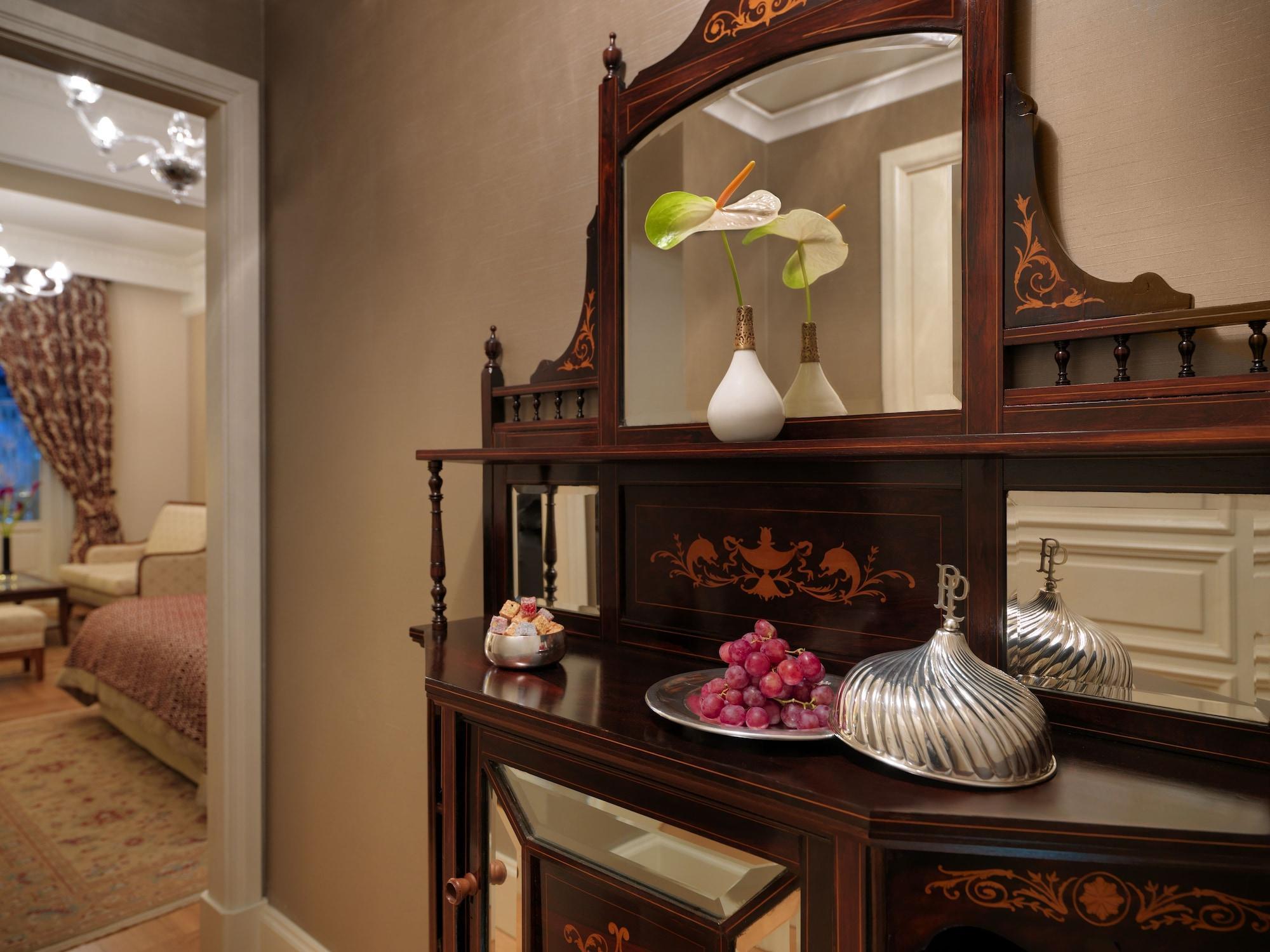 โรงแรมเปรา พาเลซ อิสตันบูล ภายนอก รูปภาพ A dressing table