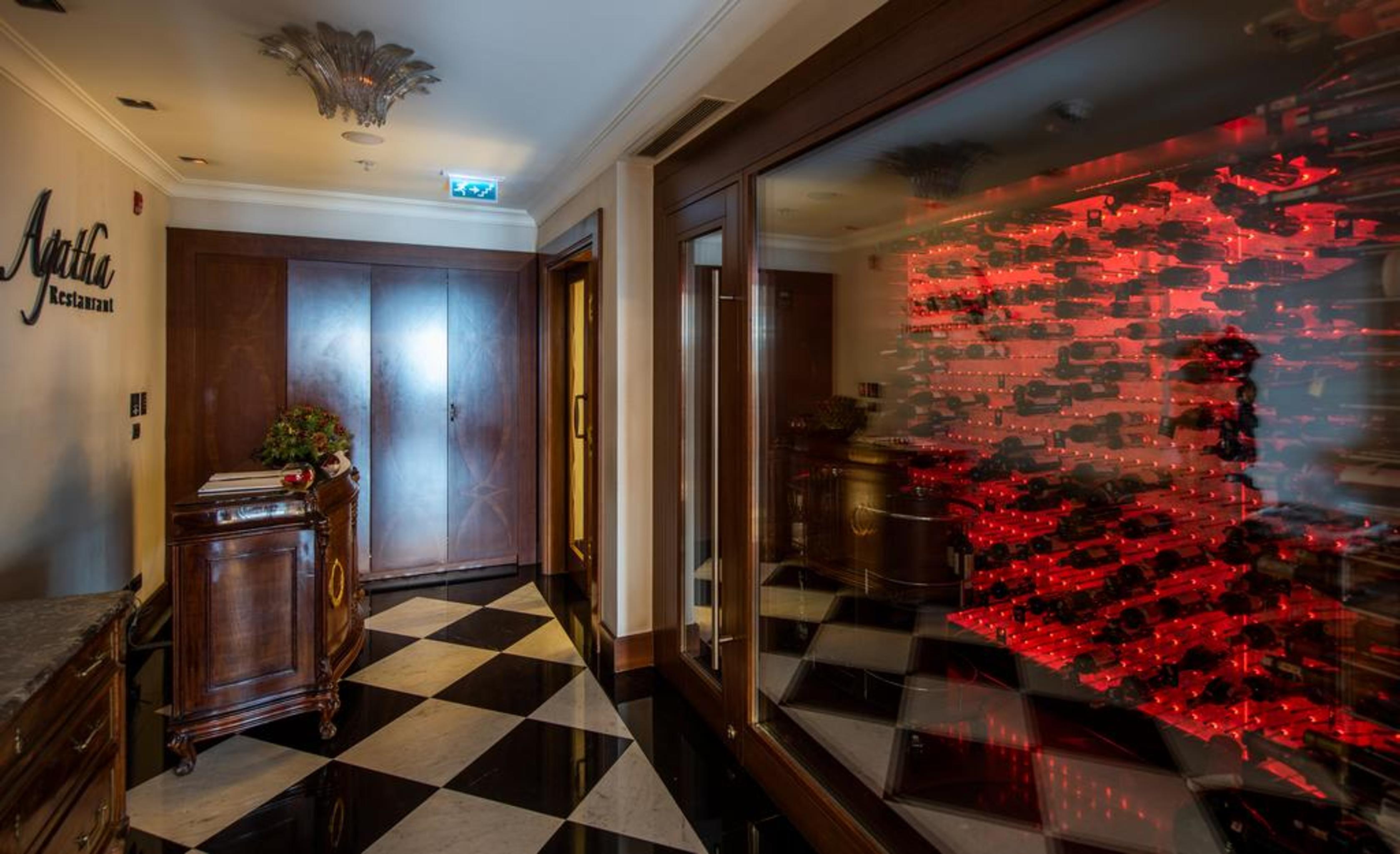 โรงแรมเปรา พาเลซ อิสตันบูล ภายนอก รูปภาพ The lobby of the hotel