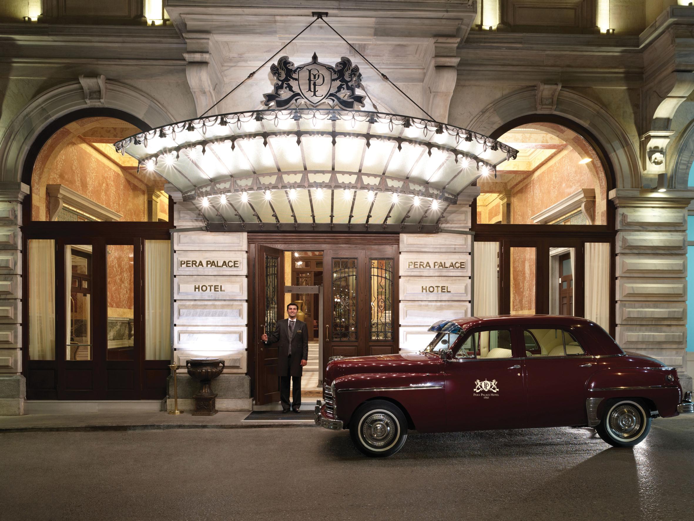 โรงแรมเปรา พาเลซ อิสตันบูล ภายนอก รูปภาพ Entrance of the hotel