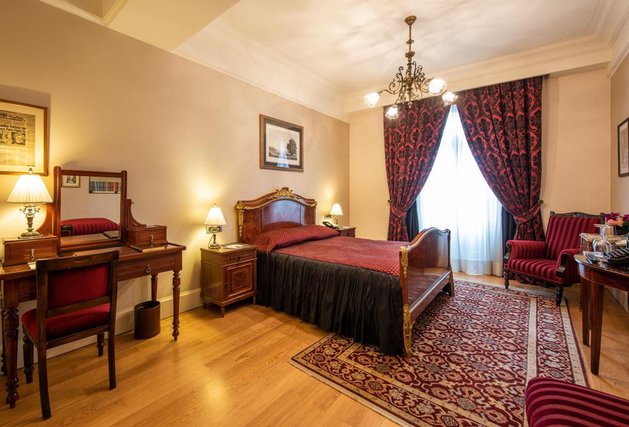 โรงแรมเปรา พาเลซ อิสตันบูล ภายนอก รูปภาพ A room at the hotel