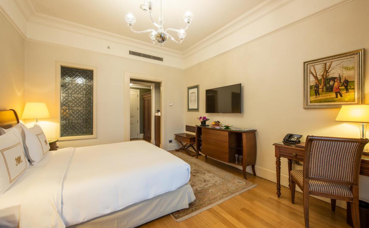 โรงแรมเปรา พาเลซ อิสตันบูล ภายนอก รูปภาพ A room at the Taj Mahal Palace