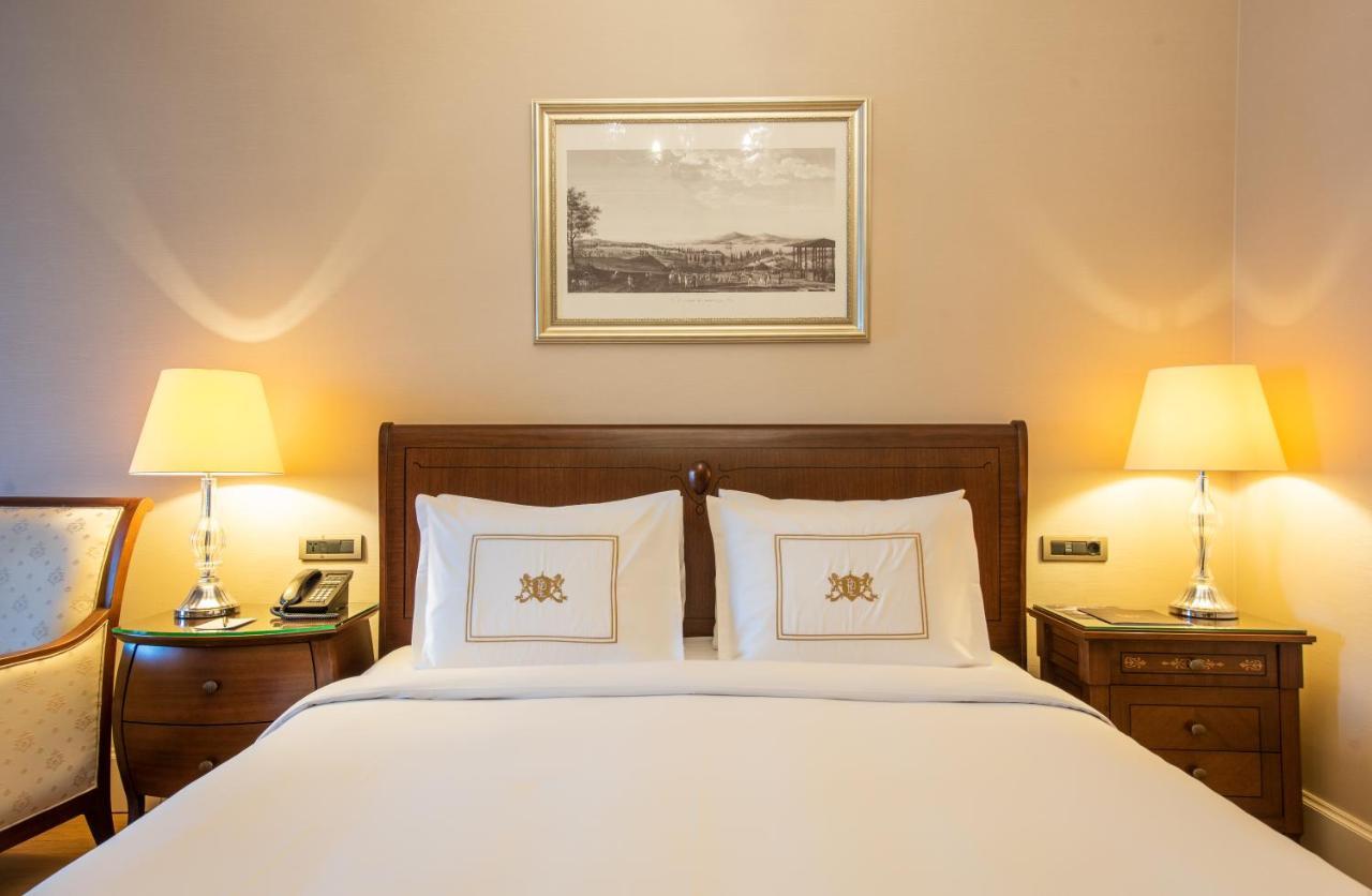 โรงแรมเปรา พาเลซ อิสตันบูล ภายนอก รูปภาพ A bedroom at the hotel