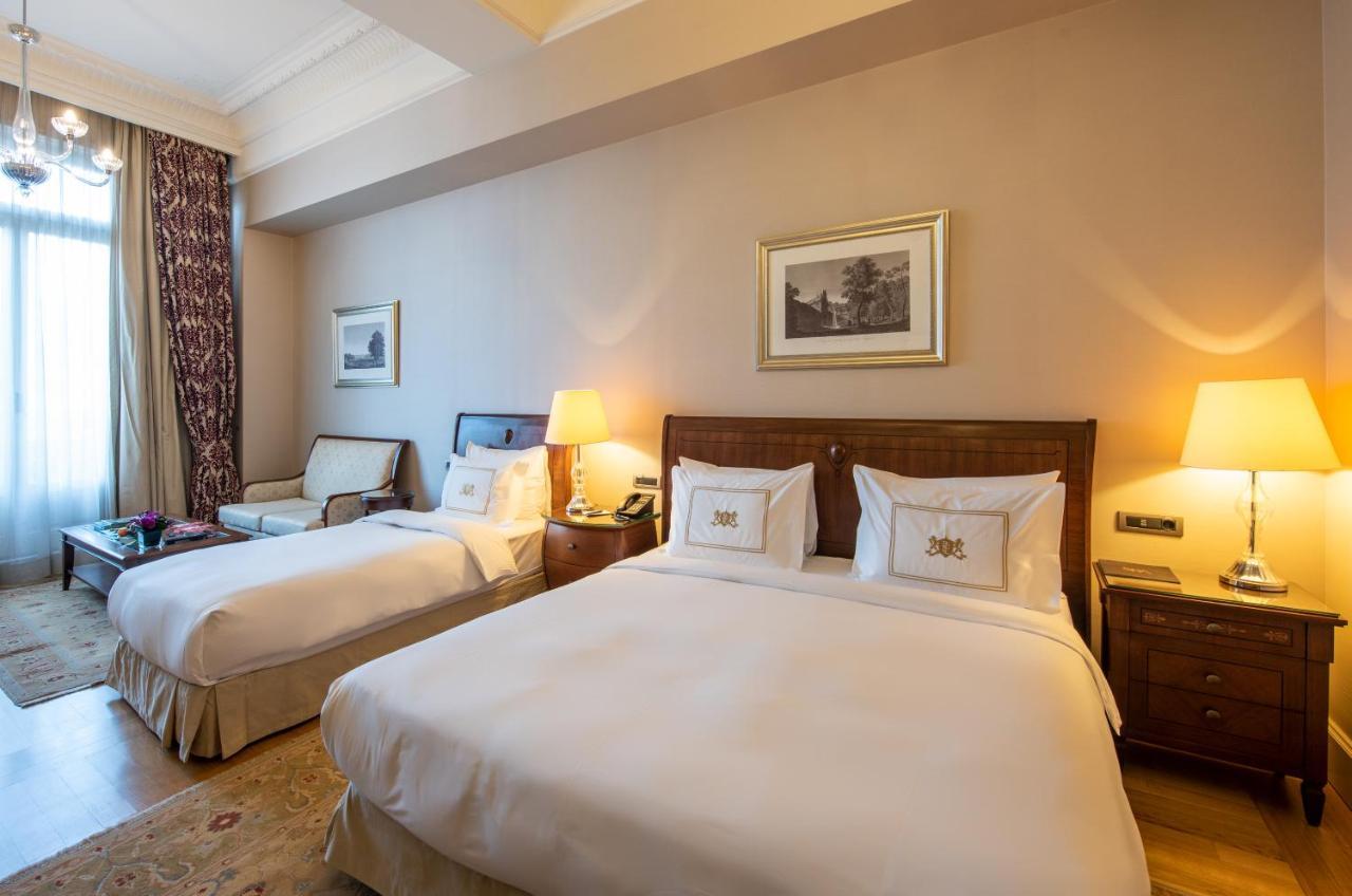 โรงแรมเปรา พาเลซ อิสตันบูล ภายนอก รูปภาพ A room at the hotel