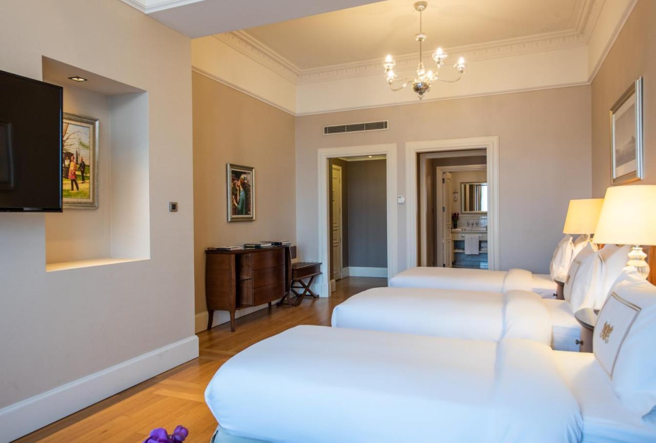 โรงแรมเปรา พาเลซ อิสตันบูล ภายนอก รูปภาพ A room at the hotel